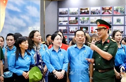 Công nhân lao động với trải nghiệm &#39;Một ngày cùng chiến sỹ&#39;