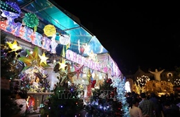 Không khí mua sắm Giáng sinh rộn ràng tại Thành phố Hồ Chí Minh