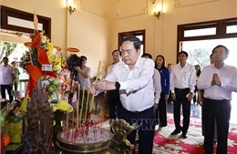 Chủ tịch Quốc hội Trần Thanh Mẫn dâng hương tưởng nhớ các lãnh đạo Đảng, Nhà nước