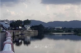 Xử lý kịp thời hiện tượng dầu loang trên sông Cu Đê (Đà Nẵng)