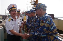 Mang quà Tết, nhu yếu phẩm đến Đặc khu Trường Sa