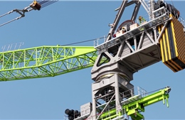 Trung Quốc chế tạo cần cẩu tháp điện gió cao nhất và lớn nhất thế giới