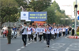 Đông đảo người dân tham gia đi bộ, ủng hộ xây dựng y tế cơ sở