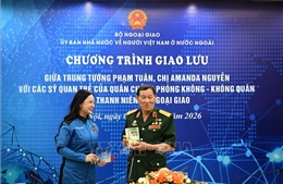 Gặp mặt giao lưu giữa Trung tướng Phạm Tuân và nữ phi hành gia Amanda Nguyễn