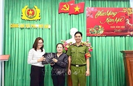 Trao trả tài sản cho người bị mất - Nhân lên niềm vui ngày cuối năm