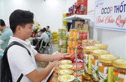 Tết Bính Ngọ 2026: Khi hàng Việt 'lên ngôi' trên sóng nước Cửu Long