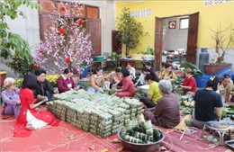 Giữ hồn quê qua màu bánh chưng xanh trên đất Triệu Voi