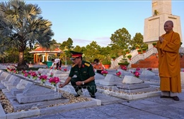 Tri ân các anh hùng liệt sĩ nhân kỷ niệm 96 năm Ngày thành lập Đảng