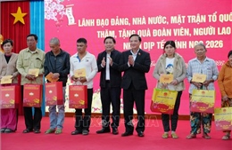 Phó Chủ tịch Quốc hội Nguyễn Khắc Định thăm, tặng quà Tết tại Khánh Hòa