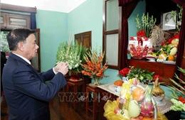 Thường trực Ban Bí thư dâng hương tưởng nhớ Chủ tịch Hồ Chí Minh tại Nhà 67