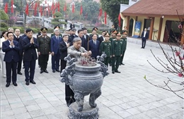 Tổng Bí thư Tô Lâm dâng hương tưởng niệm các đồng chí lãnh đạo tiền bối