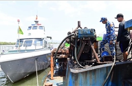 Phát hiện tàu chở cát nhiễm mặn không rõ nguồn gốc