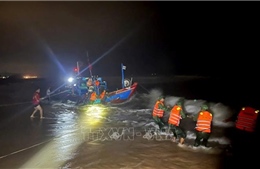 Quảng Trị: Kịp thời cứu thuyền đánh cá gặp nạn trên biển