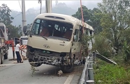 Khẩn trương khắc phục hậu quả vụ xe khách 29 chỗ lao xuống vực tại Tam Đảo