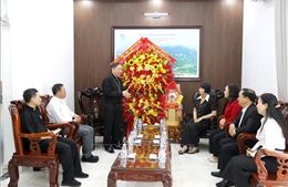 Thăm hỏi, chúc mừng đồng bào Công giáo nhân dịp Lễ Phục sinh