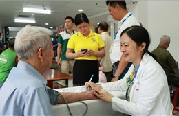 Khám sức khỏe miễn phí cho 16.000 người dân, thúc đẩy đổi mới y tế cơ sở