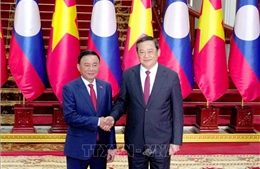 Thường trực Ban Bí thư Trần Cẩm Tú hội kiến Thủ tướng Lào Sonexay Siphandone