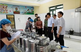 Tạm đình chỉ công tác Hiệu trưởng trường mầm non liên quan đến an toàn thực phẩm