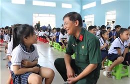 'Cùng em vui đến trường' tiếp sức học sinh khó khăn vùng biên