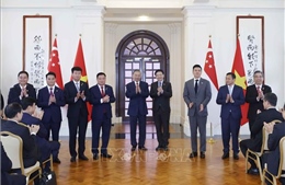 Tổng Bí thư, Chủ tịch nước Tô Lâm và Thủ tướng Singapore chứng kiến lễ trao văn kiện hợp tác giữa hai nước