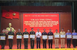Khen thưởng thành tích xuất sắc trong phòng, chống tội phạm trên tuyến biên giới