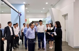 Trưởng ban Chính sách, chiến lược Trung ương Nguyễn Thanh Nghị khảo sát tại Trung tâm Nghiên cứu và Phát triển Samsung Việt Nam