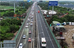 Cửa ngõ TP. Hồ Chí Minh ùn tắc kéo dài khi người dân trở lại sau kỳ nghỉ lễ