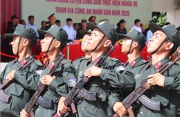 Chiến sĩ mới khắc phục khó khăn, hoàn thành chương trình huấn luyện