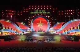 Cửa Lò rực sáng 'Biển Việt Nam - Hành trình không gian xanh'