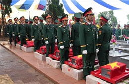 An táng 16 hài cốt liệt sĩ, quân tình nguyện Việt Nam hy sinh tại Lào và Campuchia