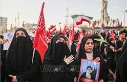 Hàng triệu người tiễn biệt Đại giáo chủ Ali Khamenei tại Qom (Iran)