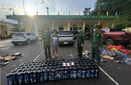 Bắt giữ đối tượng vận chuyển trái phép lượng lớn bình khí cười tại khu vực biên giới