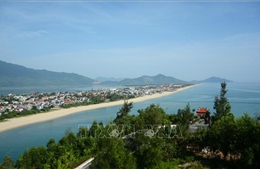 Vẻ đẹp quyến rũ của vịnh Lăng Cô