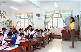 Cơ cấu, số lượng, chế độ đối với hiệu trưởng, hiệu phó khi sắp xếp cơ sở giáo dục