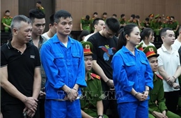 24 năm tù cho đôi vợ chồng tổ chức 'bay lắc' trong quán karaoke