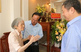 Dâng hương tưởng niệm 85 năm Ngày đồng chí Nguyễn Thị Minh Khai hi sinh