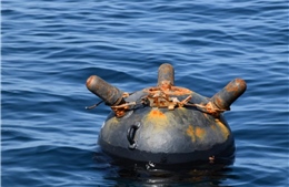 Hai tàu khu trục Mỹ tới eo biển Hormuz rà phá thuỷ lôi của Iran, thiết lập tuyến hàng hải mới