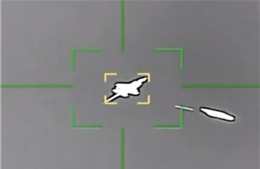 IRGC tung clip nhắm bắn chiến đấu cơ Mỹ, có tin F-35 bị tấn công phải hạ cánh khẩn cấp