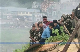 Video máy bay Bombardier rơi nát vụn ở Nepal, phi công may mắn thoát chết