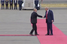 Video Tổng thống Mỹ Donald Trump đón Tổng thống Liên bang Nga Vladimir Putin ở Alaska