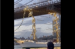 Video tàu Hải quân Mexico va vào cầu Brooklyn ở New York khiến hàng chục người bị thương 