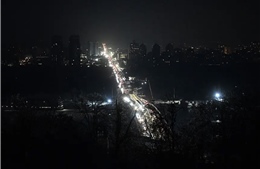 Nga tấn công khiến gần 60% Kiev mất điện, trên nửa triệu người phải rời thủ đô Ukraine