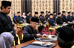 Ông Anwar Ibrahim tuyên thệ nhậm chức thủ tướng thứ 10 của Malaysia