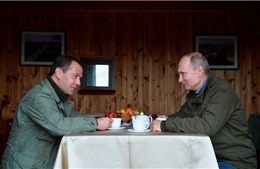Tổng thống Putin sẵn sàng đàm phán về Ukraine, ông Medvedev yêu cầu bảo đảm an ninh cho Nga