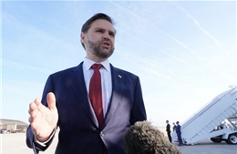 Phó Tổng thống Mỹ lên đường tới Pakistan để đàm phán, cảnh báo Iran ngay tại đường băng