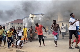 Biểu tình bạo lực gia tăng, Sierra Leone áp đặt giới nghiêm toàn quốc