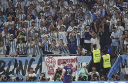 Người hâm mộ Argentina vỡ òa trong hạnh phúc sau chiến thắng trước Ba Lan