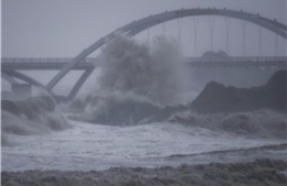 Trung Quốc nâng mức cảnh báo với bão Muifa 