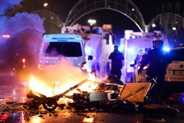 Bạo loạn ở Brussels sau khi Bỉ thua Maroc tại World Cup 2022, cảnh sát dùng vòi rồng can thiệp