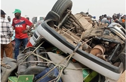 Nigeria: Xe buýt đâm xe tải trong đêm làm 9 người thiệt mạng, 13 người bị thương
